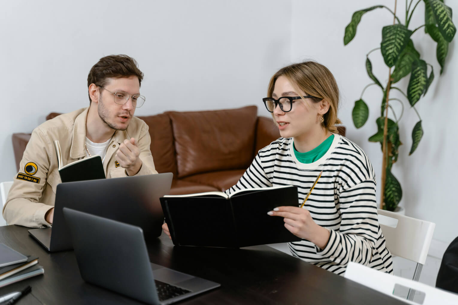 Effektive trinn for å administrere et hektisk arbeidsmiljø